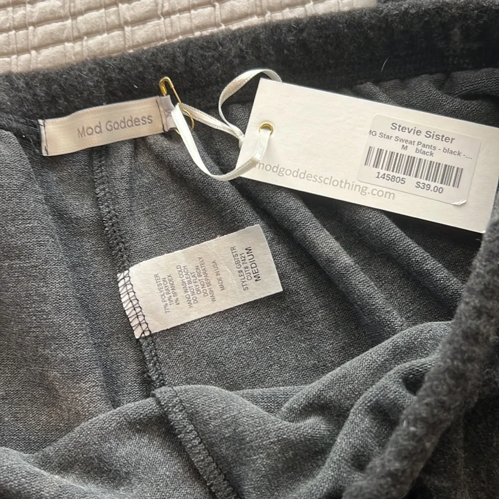 Mod Goddess Sweatsuit - Picture 4 of 6